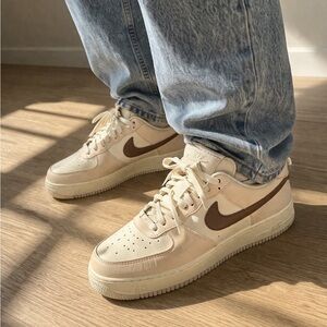 Nike Low-Top Sneakers in Cream and Brown